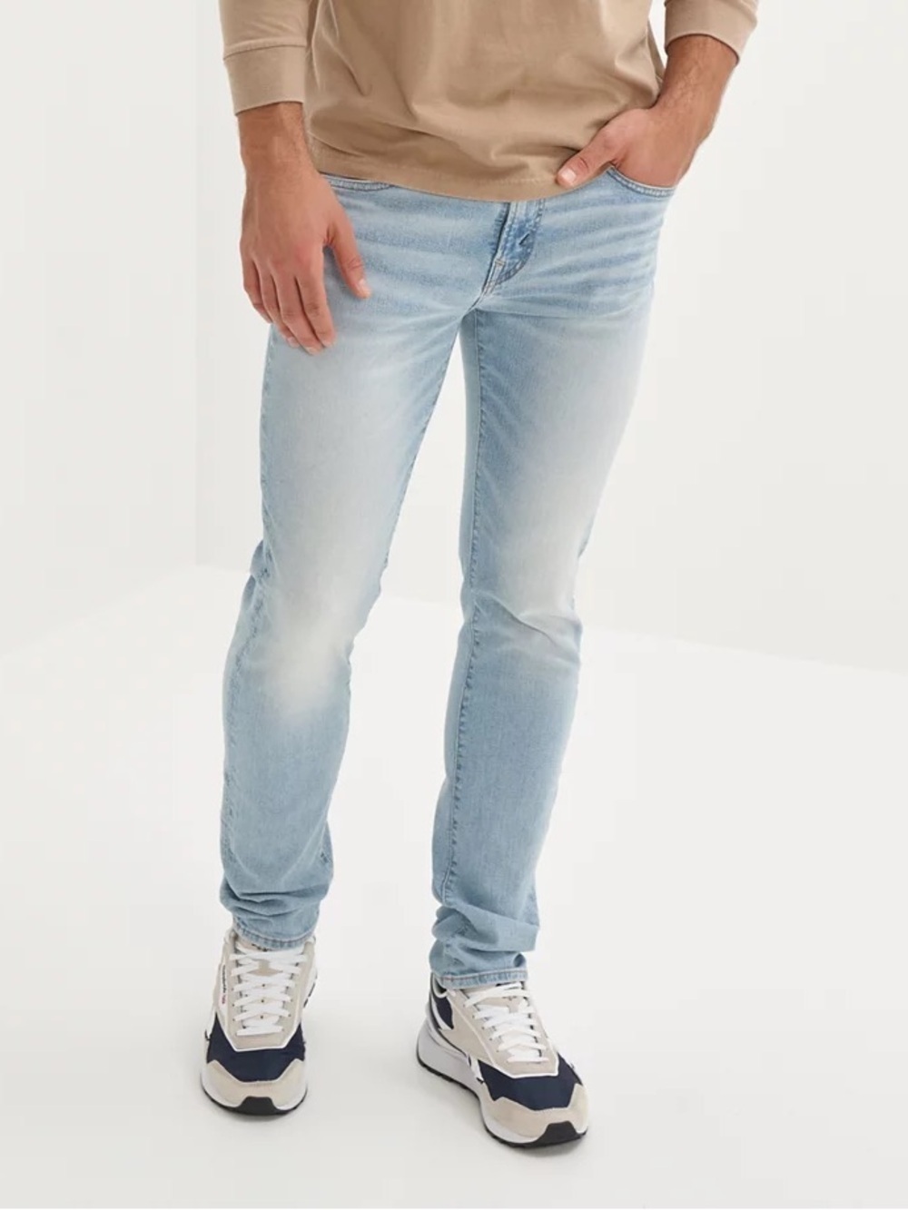American Eagle Outfitters Light Wash Skinny Jeans